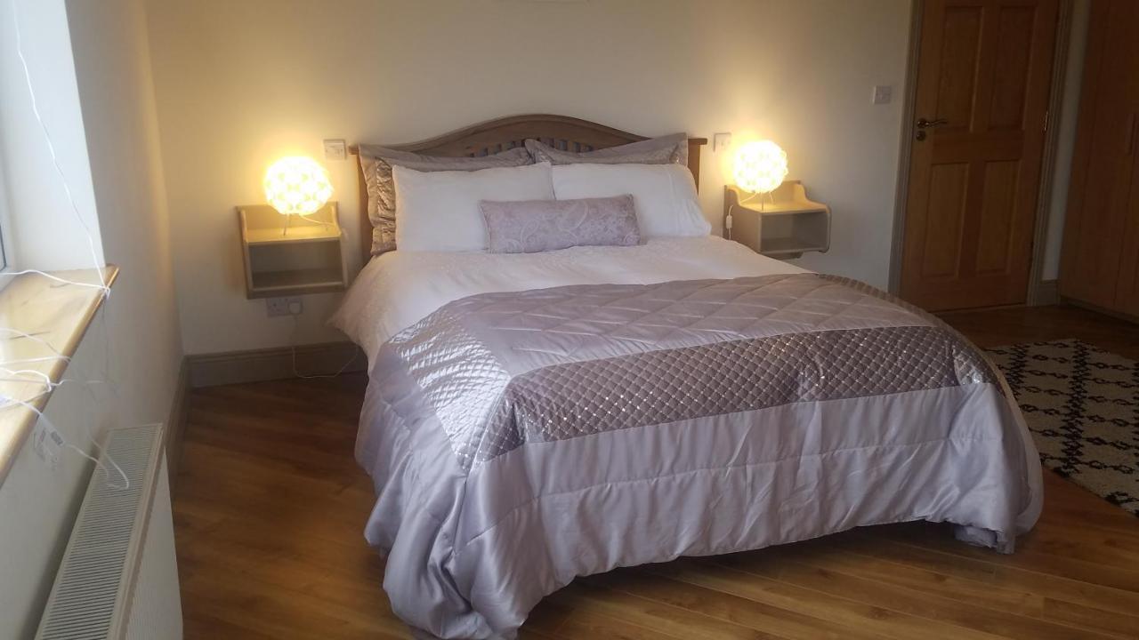 Burren Rock Farmhouse B&B Turlough  ภายนอก รูปภาพ